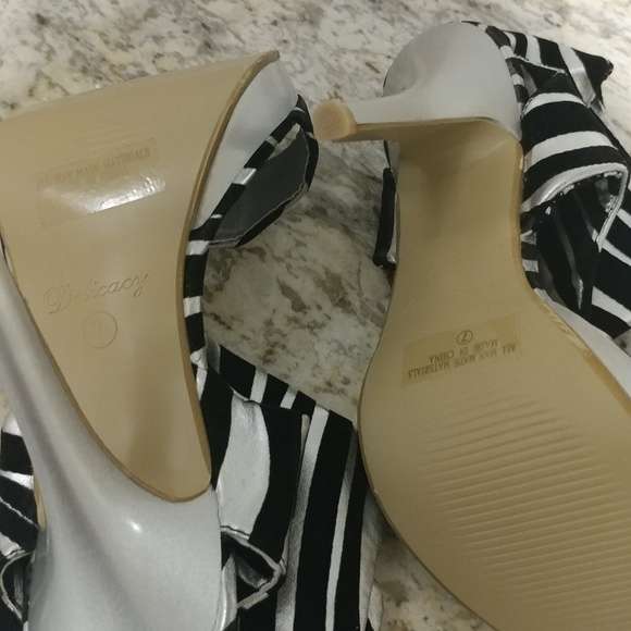 Sandals - Picture 3 of 5